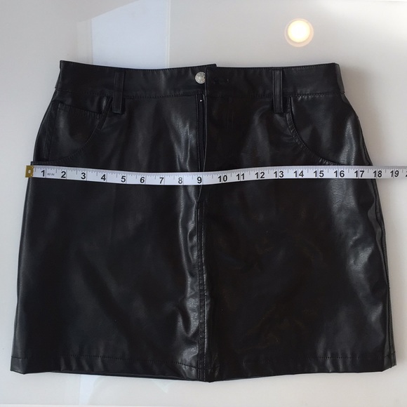 Excellent Condition Pleather Mini Skirt Size 6 - Picture 4 of 5